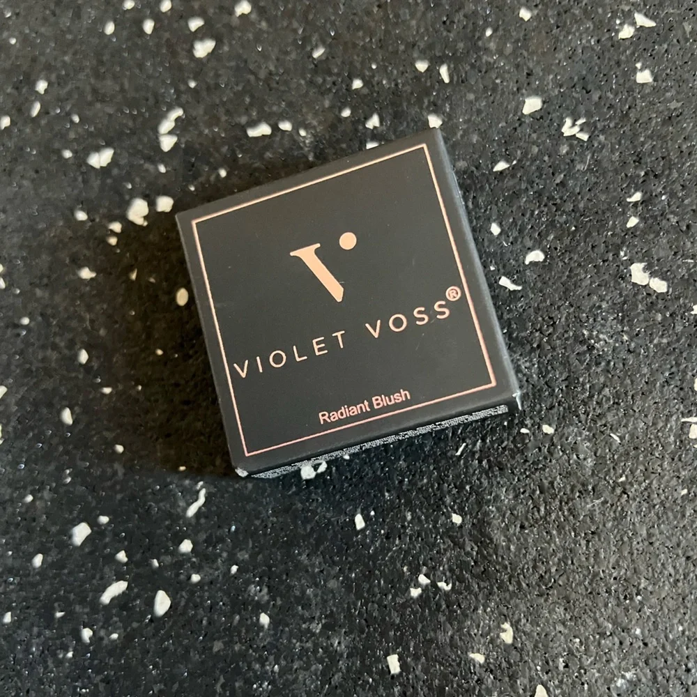 VIOLET VOSS | Radiant Blush - Picture 2 of 3